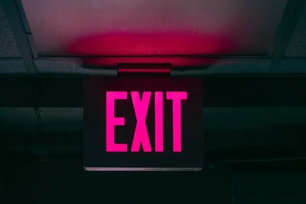 placa de saída luminosa rosa