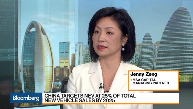 Imagem mostra Jenny Zeng, fundadora e diretora da MSA, empresa chinesa que investe majoritariamente no setor de tecnologia, dando uma entrevista a um canal de televisão.